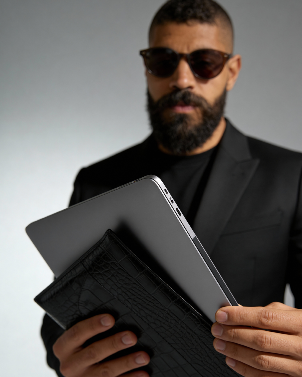 Croco Noir Core 01 laptop sleeve